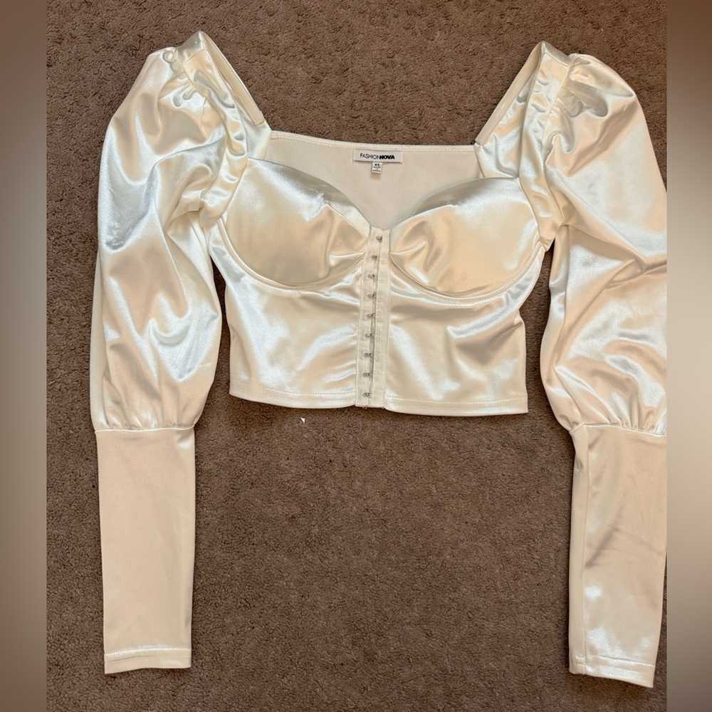 Puffed sleeves crop top